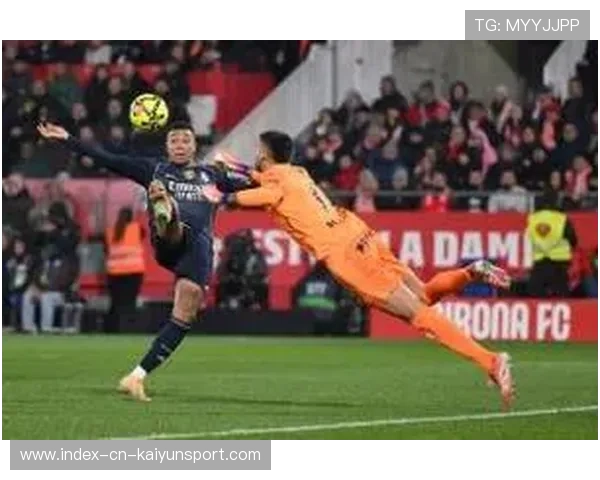 皇马反击一条龙,维尼修斯轻盈挑射得分